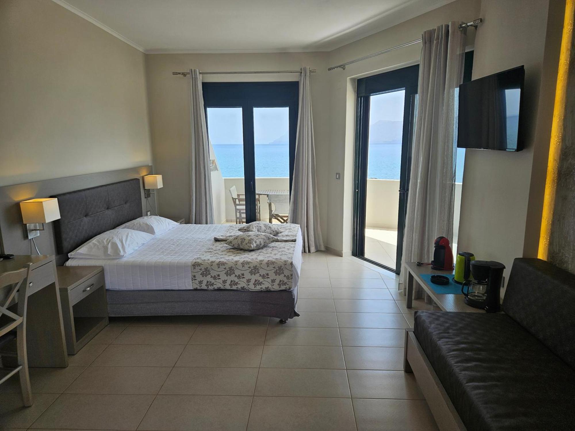 Christina Beach Hotel Kissamos Bagian luar foto